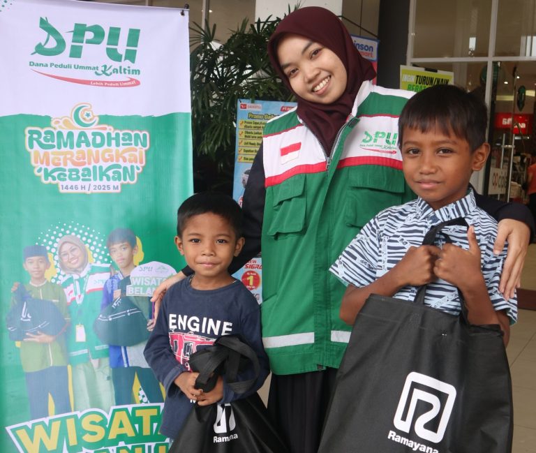 Bahagia anak yatim saat Donatur Kasih Baju Lebaran