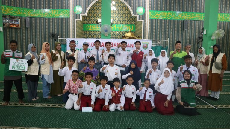 KSSP Firdaus Berkah Bersama serahkan Beasiswa untuk anak Dhuafa
