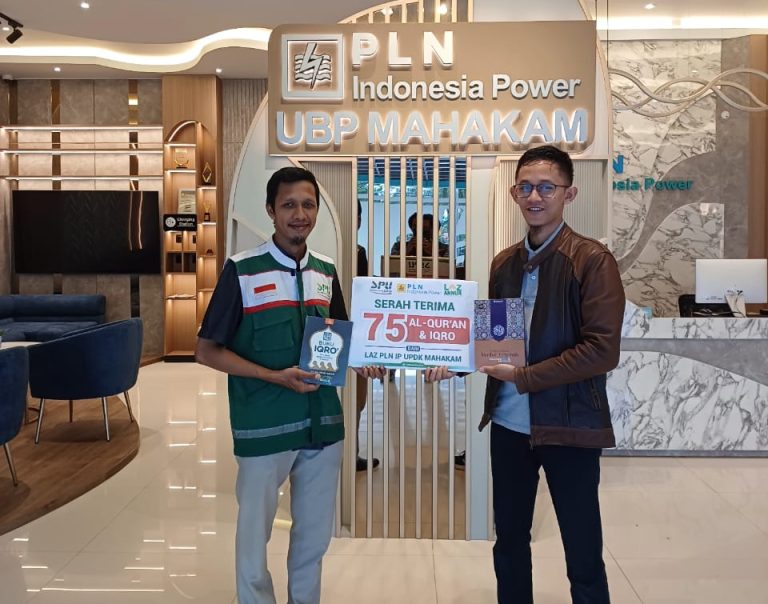 PLN UBP Mahakam Serahkan Al-Qur’an di Barong Tongkok dan Muara Wahau
