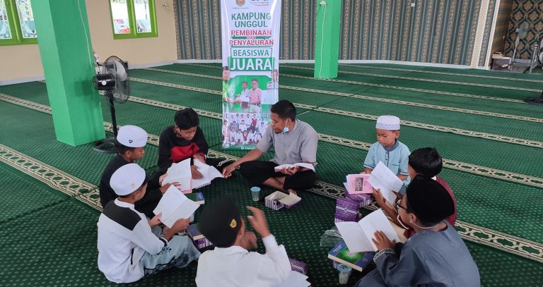 Beasiswa Juara Disalurkan, Pembinaan Karakter Dikuatkan