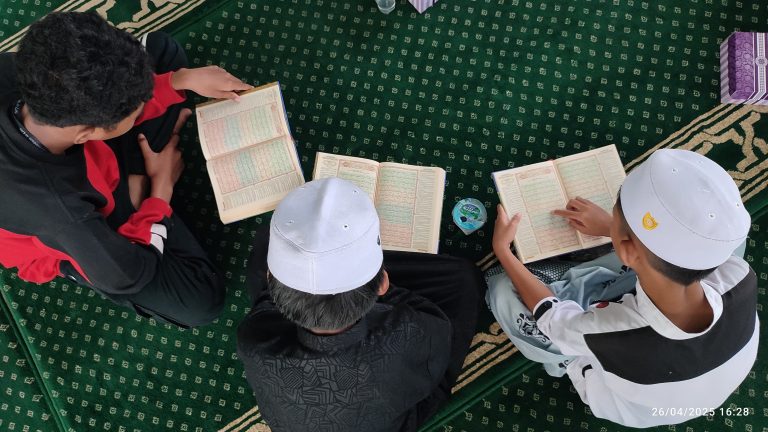 Mengaji Bersama dalam Program Tebar 1000 Alquran