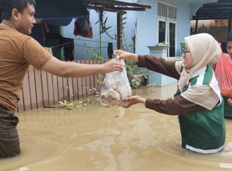 Salurkan Bantuan Kemanusiaan untuk Korban Banjir di Loa Janan Ilir