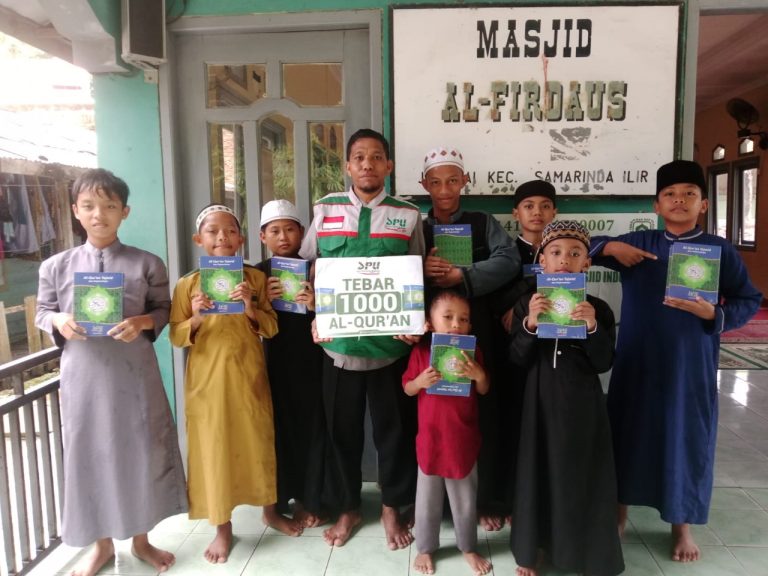 Bahagia Punya Al-Qur’an Baru, Santri Kian Semangat Mengaji