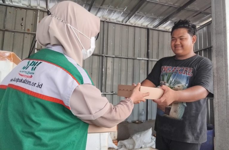Jumat Berkah: 60 Kotak Makanan Dibagikan ke Panti Asuhan dan Warga Sekitar