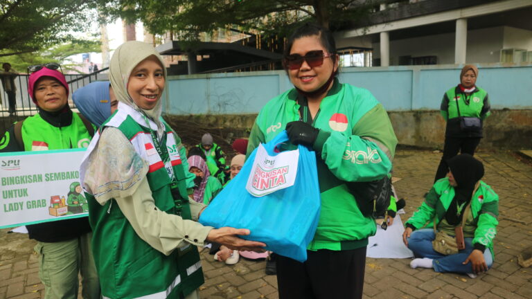 Bingkisan Cinta untuk 30 Ladies Ojol Hebat di Museum Taman Samarinda