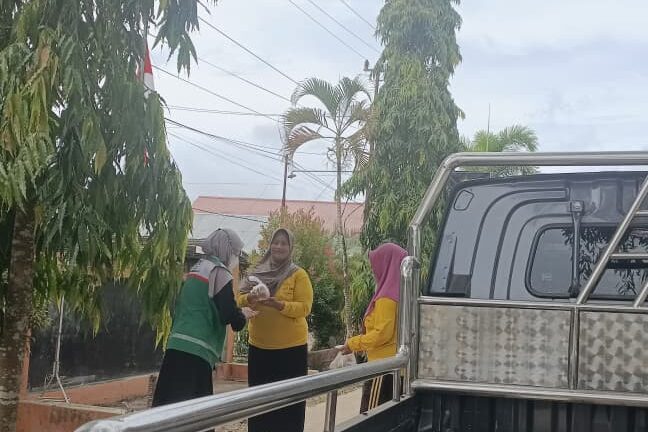 [Kutim] Jumat Berkah: Sedekah Nasi Bungkus untuk Pekerja Kebersihan dan Pejuang Nafkah