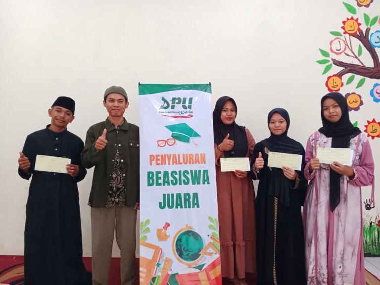 [Kutim] Beasiswa Juara Batch 2 Disalurkan untuk 10 Siswa Berprestasi