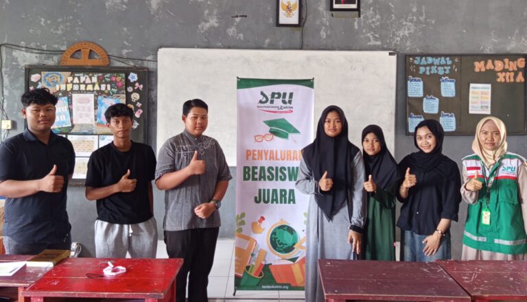 [Paser] DPU Kanwil Paser Salurkan Beasiswa Juara Dukung Semangat Belajar