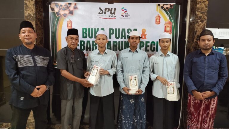 Semarak Buka Puasa dan Tebar Sarung Peci Bersama Santri Baitul Huffadz