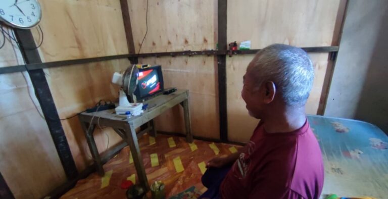 Senyum Tegar Mbah Sumo di Rumah Kecil Simpang Pasir
