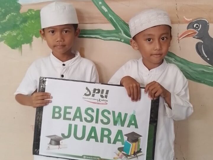 Salurkan Beasiswa Juara Melalui Program Celengan Berkah