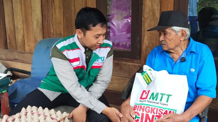50 Paket Bingkisan Cinta Disalurkan untuk Warga Prasejahtera Kampung Unggul Sempaja Selatan