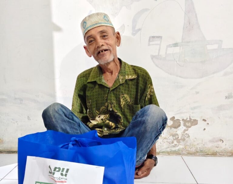 [PPU] Salurkan Bingkisan Cinta untuk Lansia Dhuafa