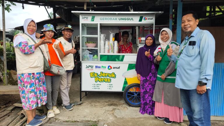 LAZ DPU Kaltim dan PT Ansaf Salurkan Dua Gerobak Unggul untuk Penerima Manfaat Program BISA PRO