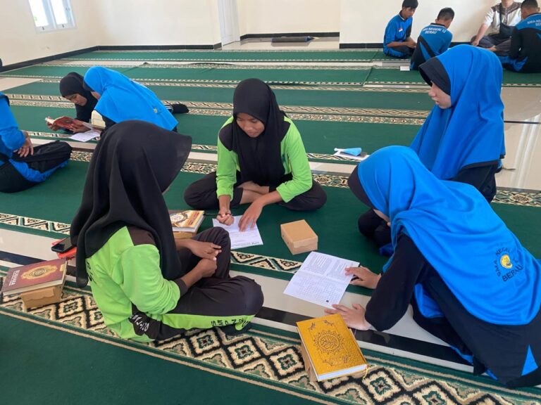 [Berau] Beasiswa Juara Tahap 2: LAZ DPU Berau Dukung 10 Pelajar SMA di Sei Bebanir Bangun