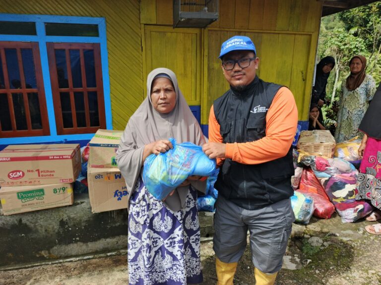 LAZ DPU Kaltim dan Humanity Care, Bersama Relawan LAZ PHR Riau, Salurkan Bantuan untuk 120 KK di Malalak Barat