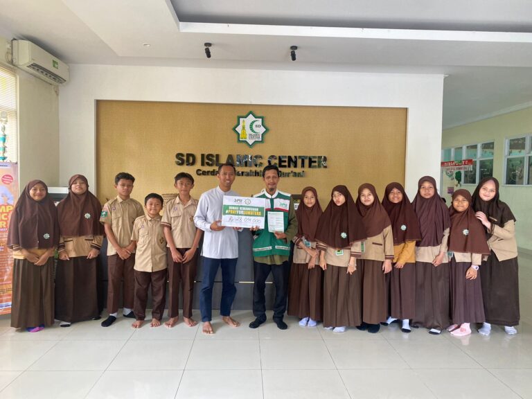 SD Islamic Center Samarinda Salurkan Bantuan Donasi Korban Banjir Sumatera Melalui LAZ DPU Kaltim
