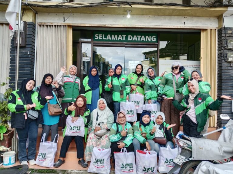 Panas Hujan Diterjang, 15 Ladies Ojol Dikuatkan Lewat Bingkisan Cinta