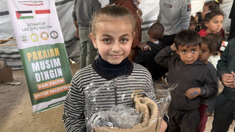 Sambut Ramadhan Baju Musim Dingin dari Kaltim untuk Anak-Anak Gaza