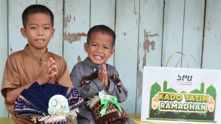 Bersama 10 Anak Yatim, Alfi dan Wawan Sambut Ramadhan dengan Kado Cinta