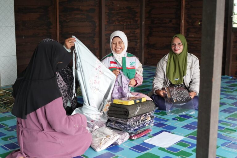 Mukena Baru, Ibadahnya Semakin Syahdu