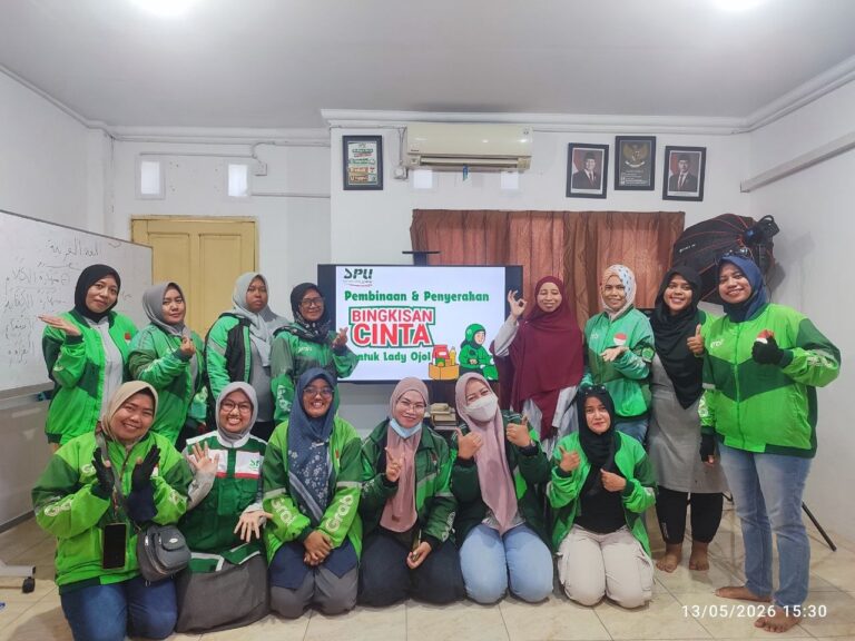 Kajian dan Bingkisan Cinta Penguat Lady Ojol