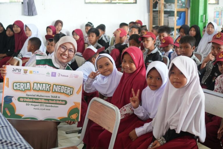 Ceria Muharram untuk 87 Anak Hebat Terima Paket Pendidikan