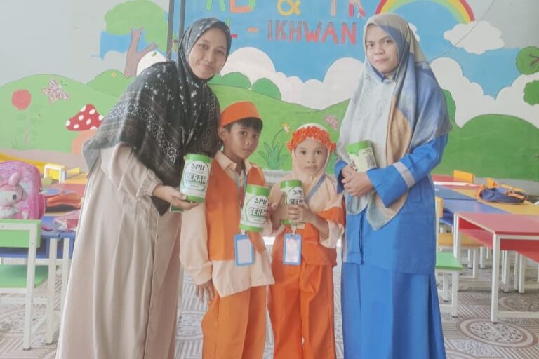 [Kutim] Menanamkan Semangat Berbagi Sejak Dini melalui Program Celengan Berkah