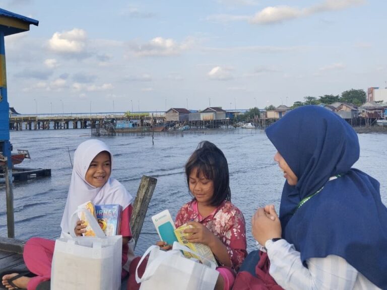 [PPU] Berkah Muharram, Bingkisan Pendidikan Hadir untuk Anak-Anak Yatim di TPA Terapung