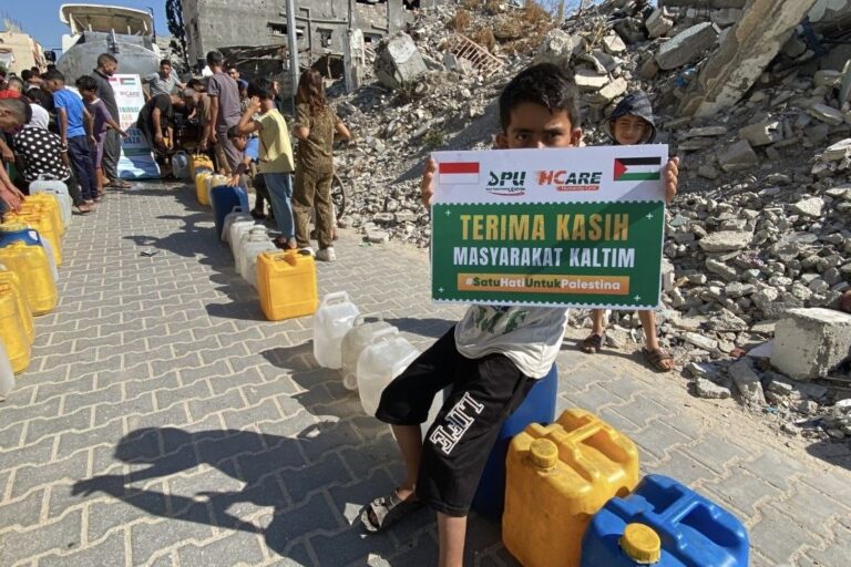 Distribusi Air Bersih Untuk palestina