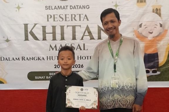 LAZ DPU Kaltim hadirkan bingkisan untuk anak-anak peserta khitan massal